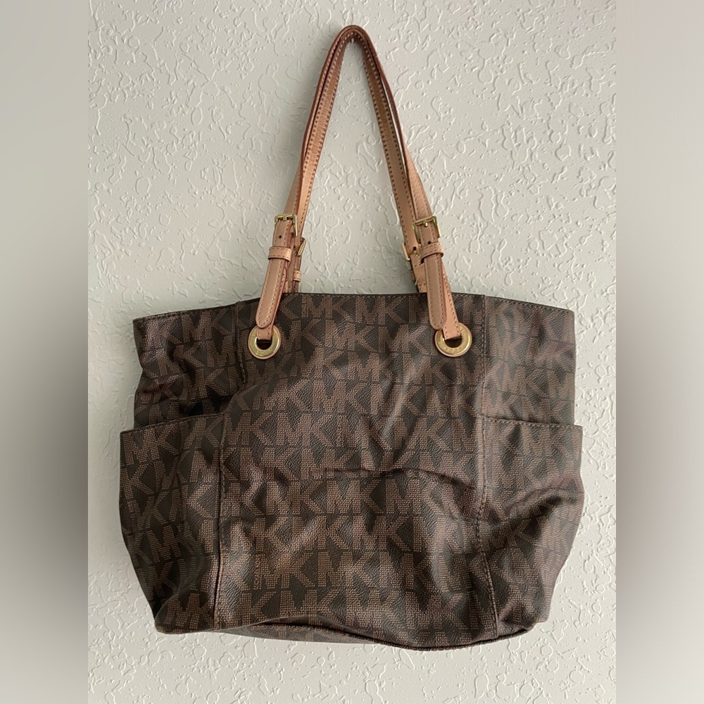 Michael kors purse - Picture 2 of 13